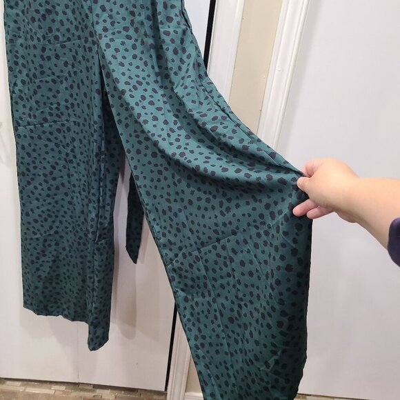 ❄3/$26 Xmas sale❄ NWOT one piece set with pant bottom - Picture 5 of 5